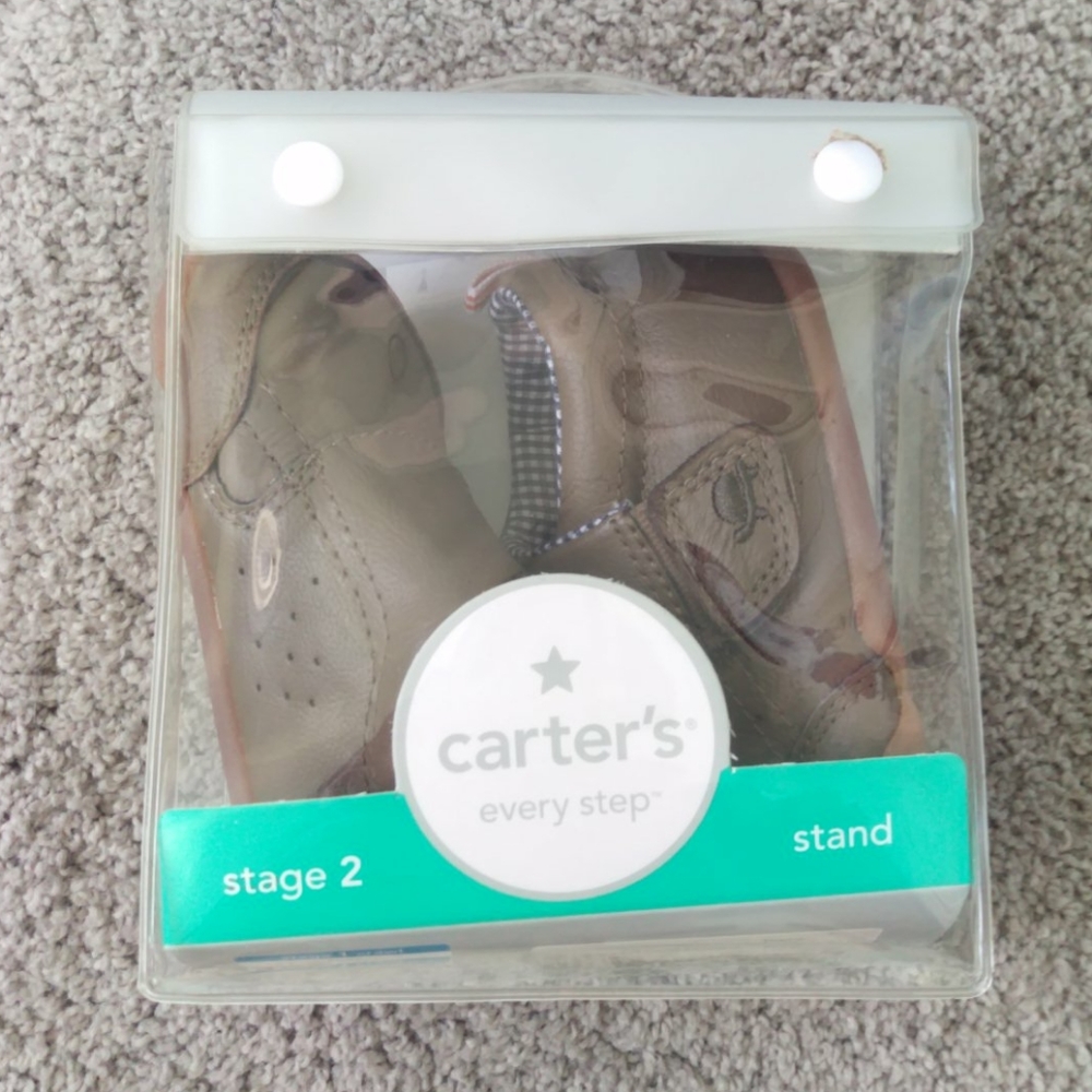 Carter's baby shoes stage 2, stand, size 5